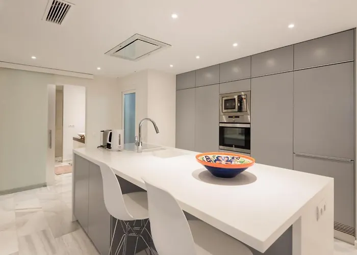 Playas Del Duque, Puerto Banus, Golf .playa Y Compras Marbella